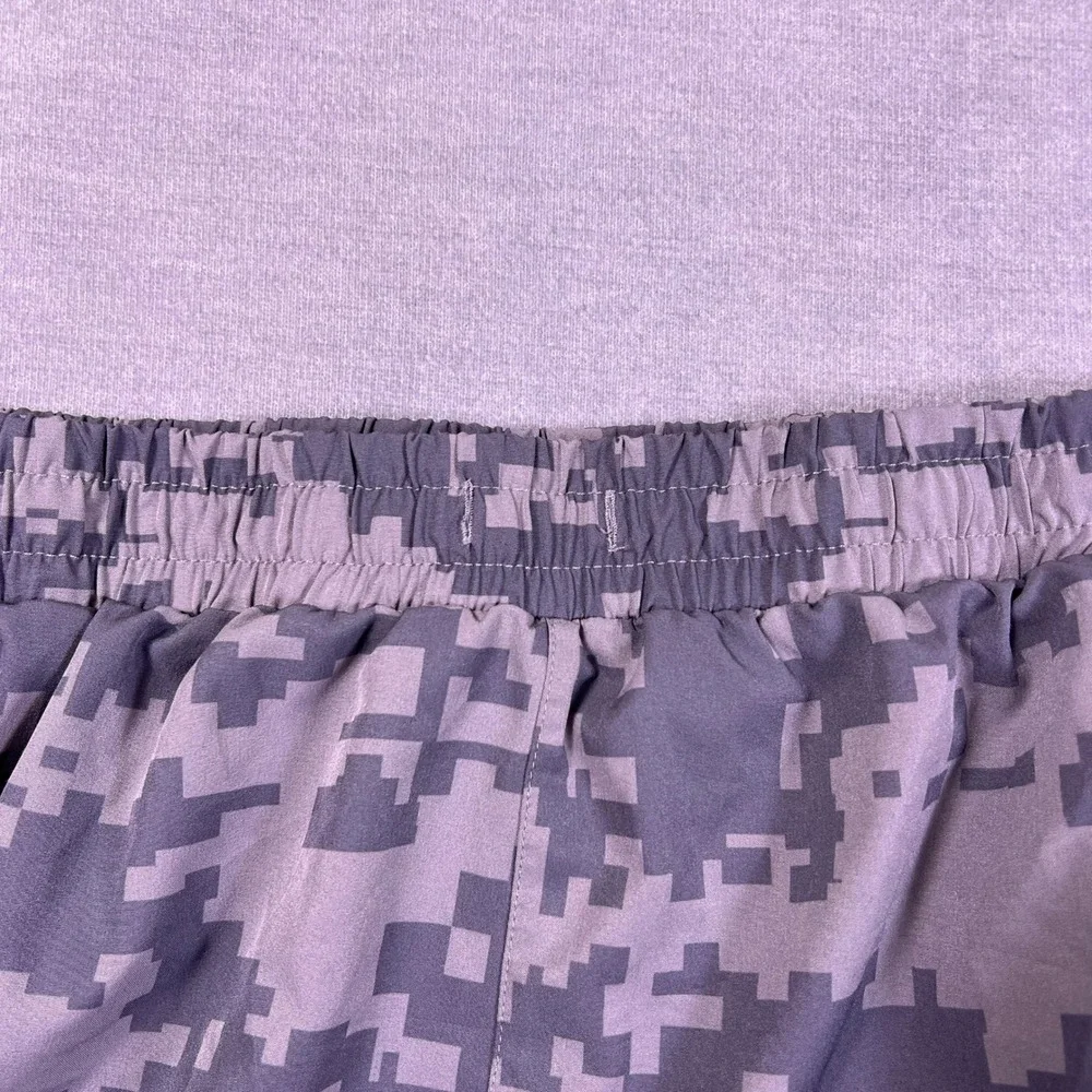 Spyder Active Digital Camo Zipper Pockets Mid Rise Athletic Shorts Mens L Gray